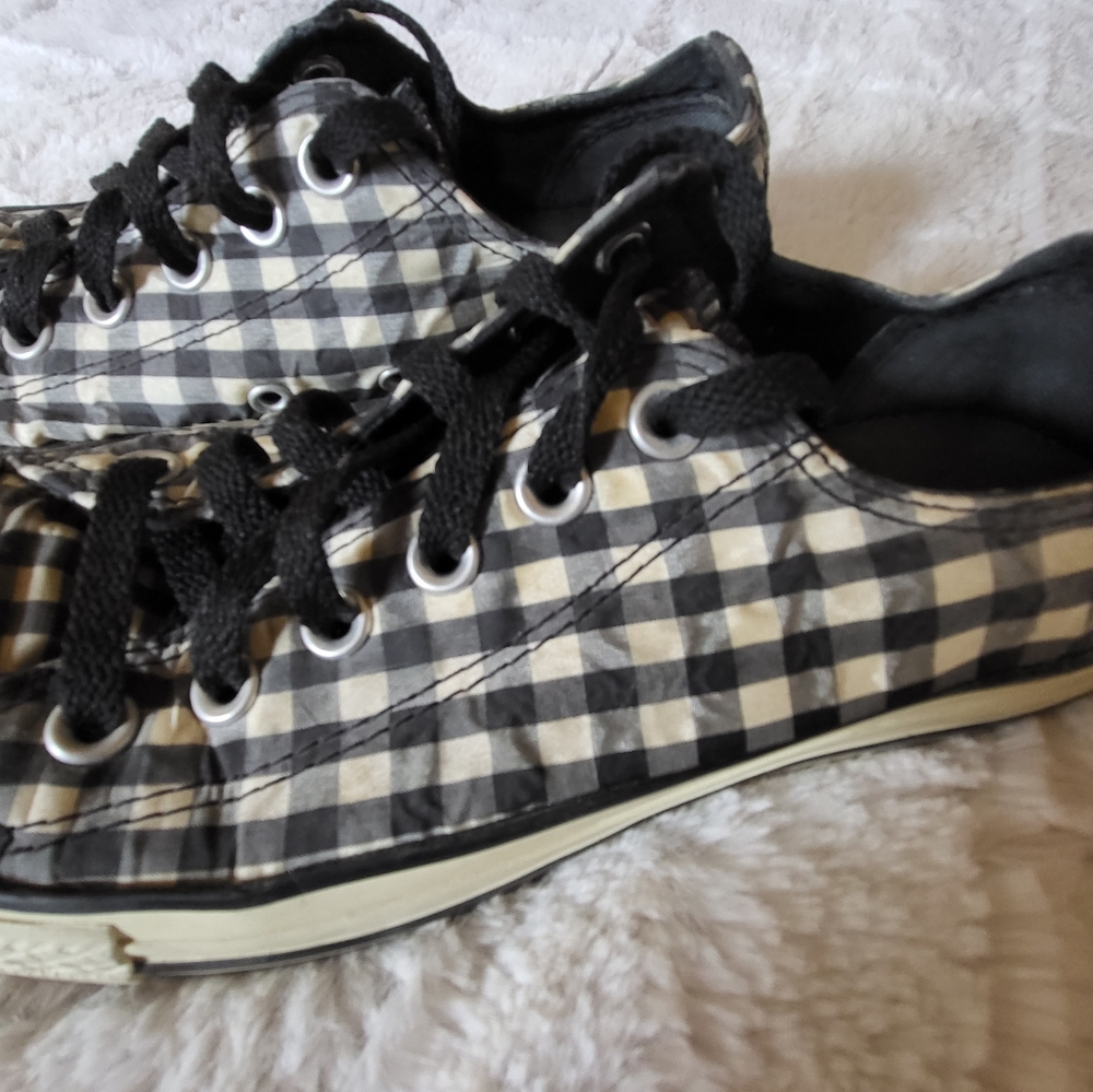 Converse - Picture 2 of 3